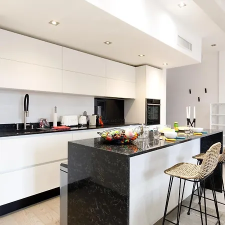 Apartament Ginabelayourhosthelper
