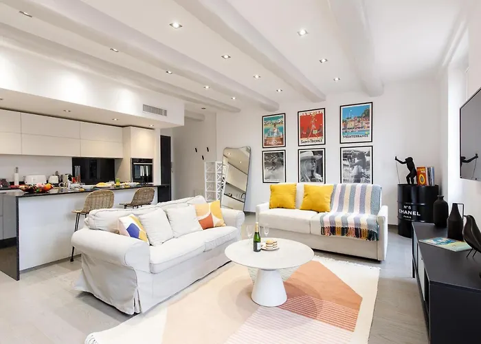 Ginabelayourhosthelper * Σαιν-Τροπέ