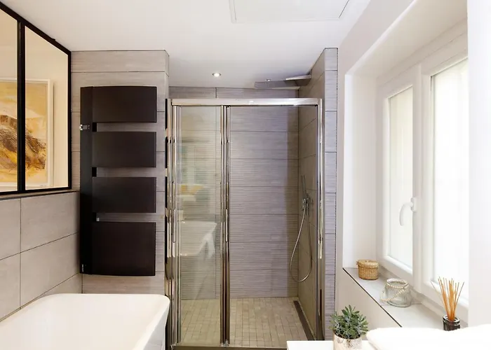 Ginabelayourhosthelper * Σαιν-Τροπέ